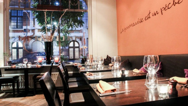 l-ivre-de-cuisine-vue-de-la-salle-995cf